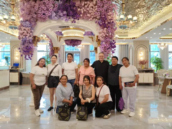 Clientes y aliados en actividad comercial